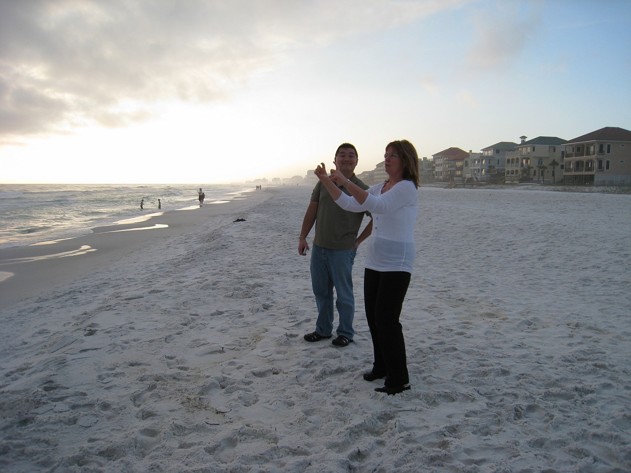 Vacation 2007-12 - Beaches Disney Hotels 0169.jpg - On the 2007-08 Florida vacation we visited beaches from Fort Myers to Sanibel Island sampling local food along the way. Green water and white sugar beaches! Arriving at Disney World we visited several of the theme resorts.